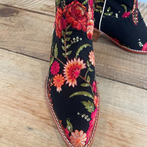Anthropologie MOMO NEW YORK Embroidered Rose Boots NEW Size 39 - Picture 13 of 14